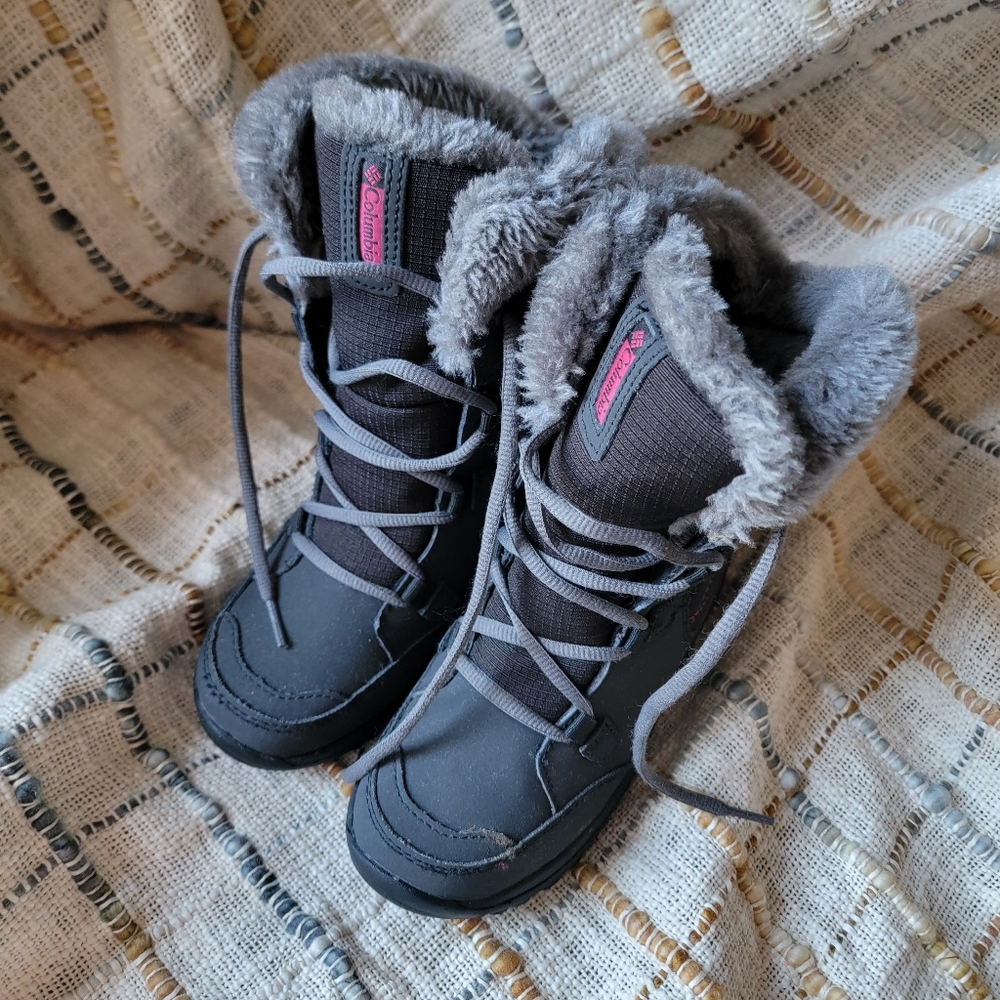 Columbia kids boots - Black with pink detail stitching and grey fluffy fleece